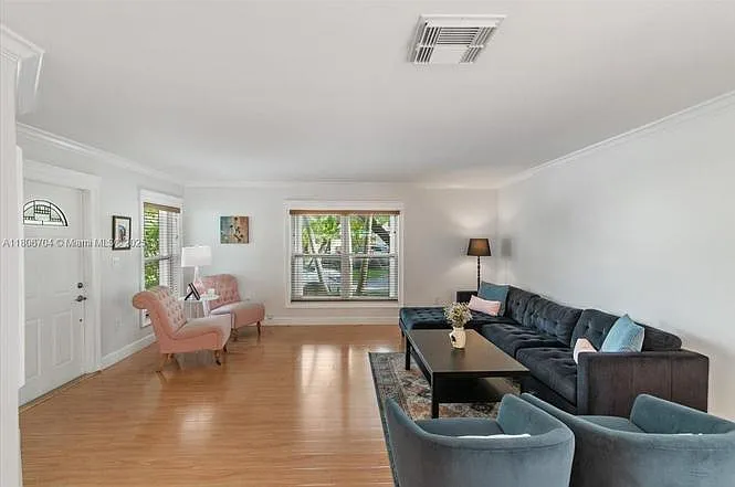 10120 NW 57th St — Photo 5