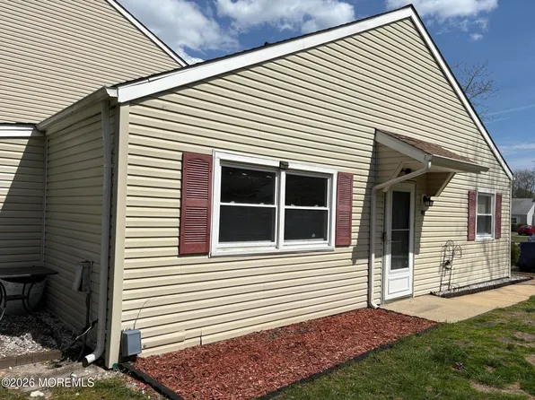 48 S Seas Court, Barnegat, NJ 08005