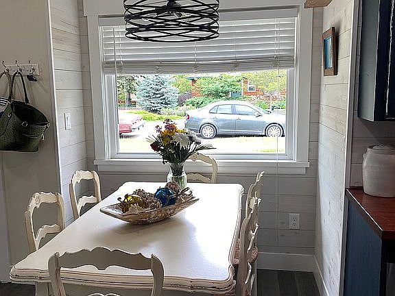 Dining nook in main