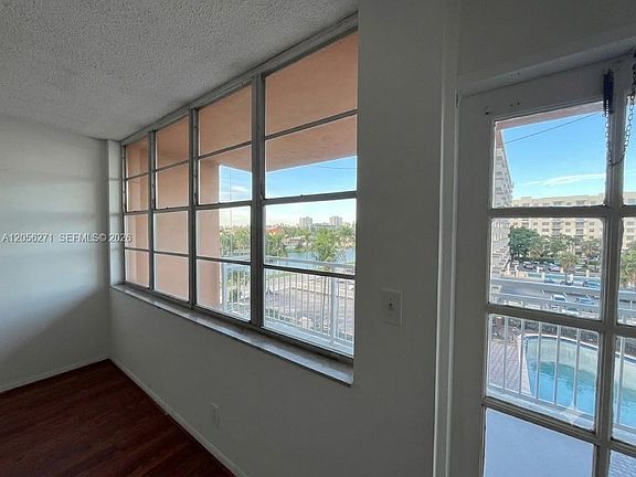 5th image of 2025 NE 164th St APT 408