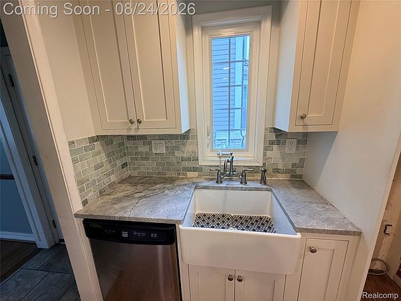 4th image of 2124 Pembroke Rd