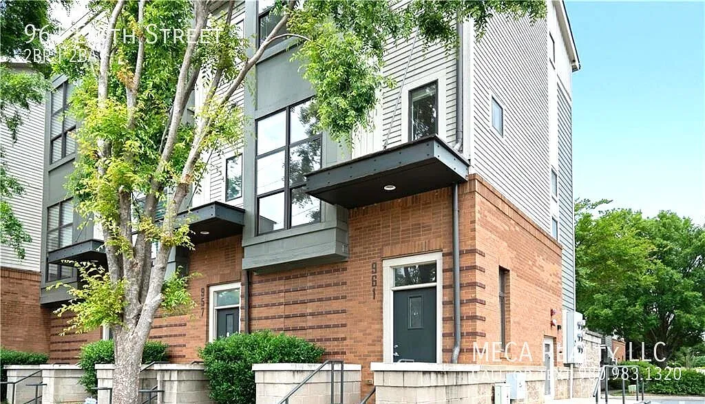 961 E 7th Street — Photo 1