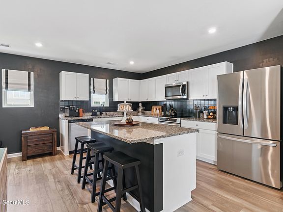 5th image of 124 Cattan Way