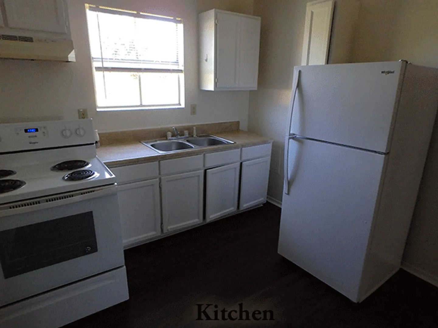 50% Off first months rent! | Peaceful Retreat, City Close — Photo 3