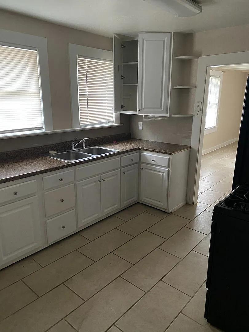 1144 Howard St — Photo 2