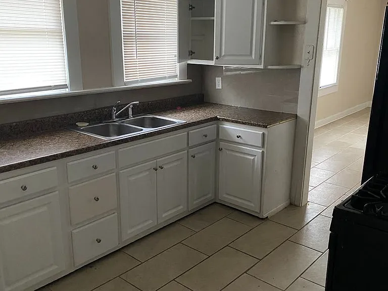 1144 Howard St — Photo 2