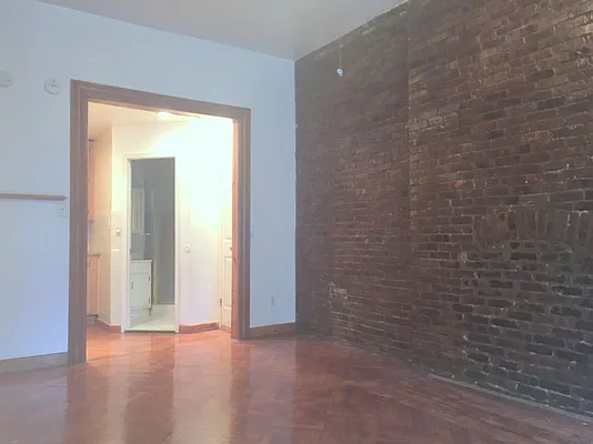 Rented by Salizzoni Realty | media 13