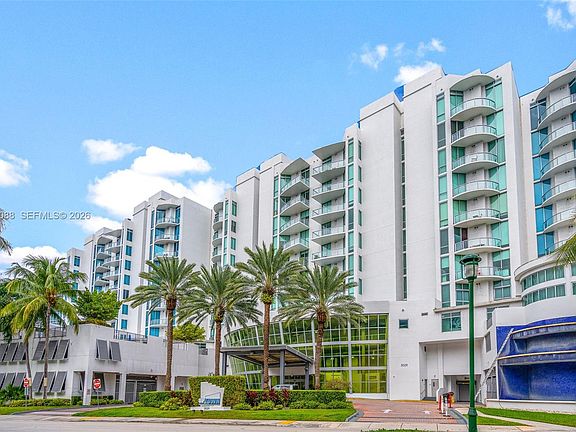 2nd image of 3029 NE 188th St APT 618