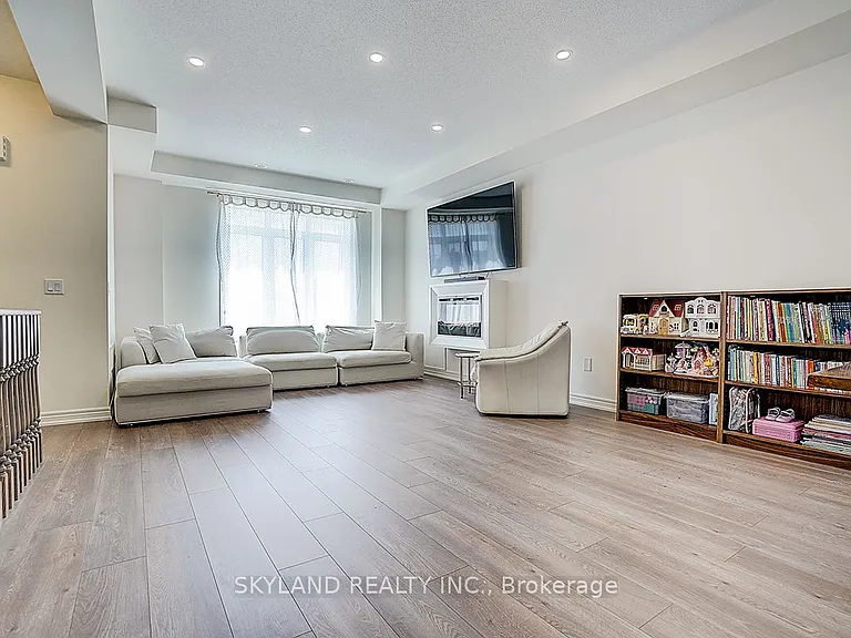 459 Dundas St E — Photo 6