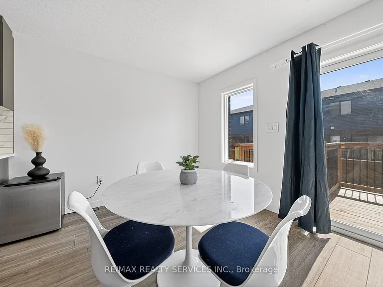 95 Queensbrook Cres — Photo 13