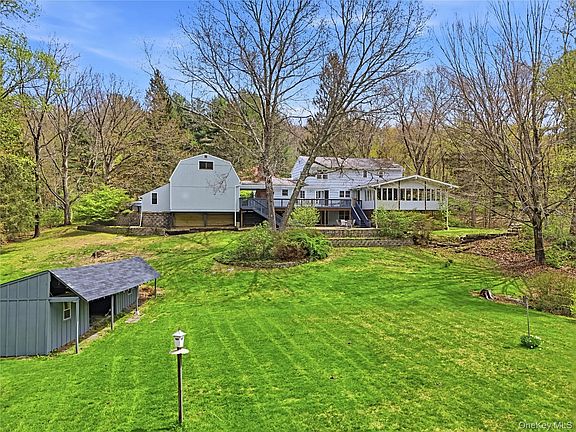 2nd image of 112 Parkview Road N