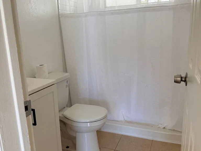 549 McIntosh St — Photo 2