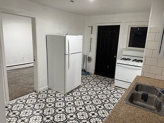 4th image of 657 Olive St #2