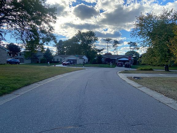 4th image of 2851 Stonebury Dr