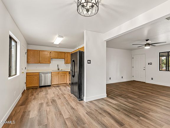 5th image of 213 E Woodland Dr