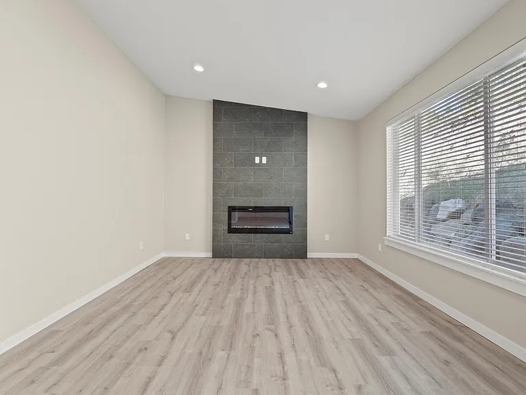 1648 S Cochran St — Photo 3