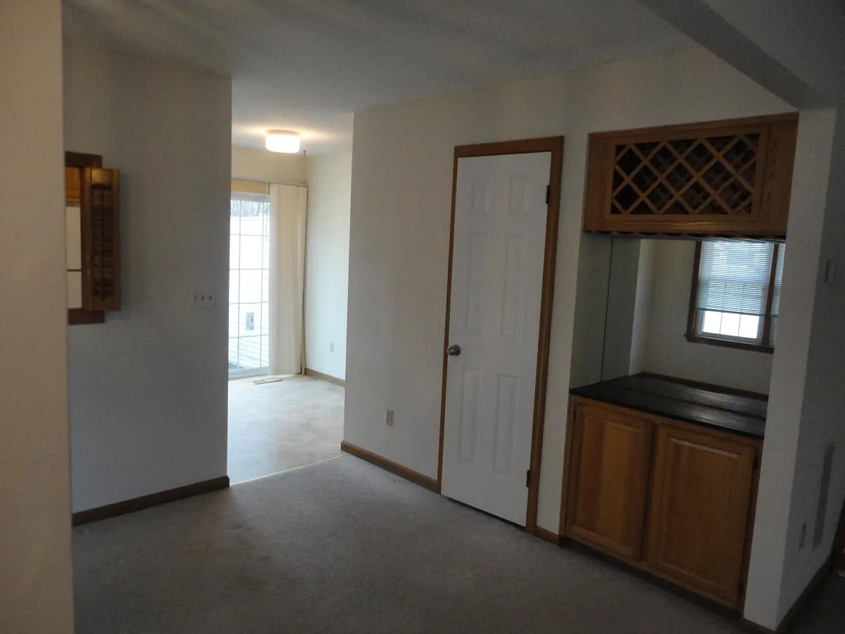 2 bed, 1.5 bath, 1188 sqft, $1,295 — Photo 2