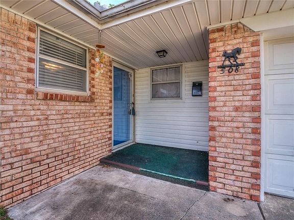 4th image of 508 SW 71st St