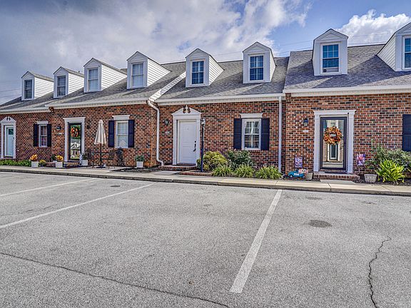 2nd image of 505 Hickory Rd #505