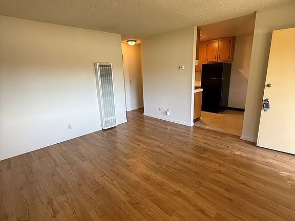 4th image of 557 Spencer St #C