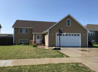 2229 41st Ave S, Grand Forks, ND 58201