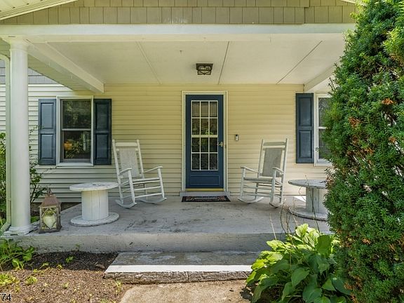 3rd image of 5 Harris Ln