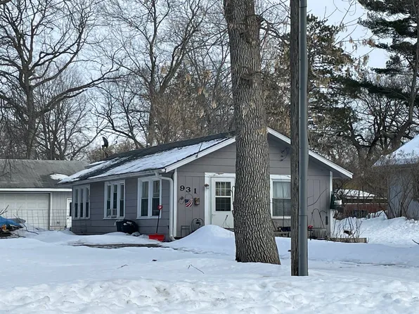 931 6th St SE, Forest Lake, MN 55025
