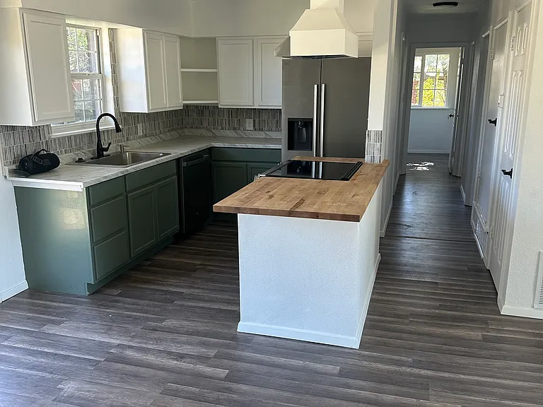 NW 48th St — Photo 9