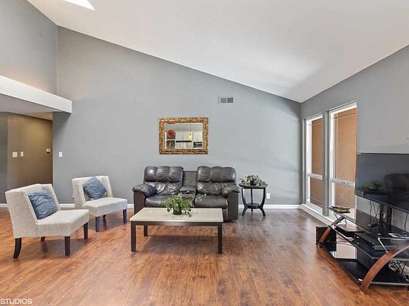 3rd image of 275 Cresta Vista Way