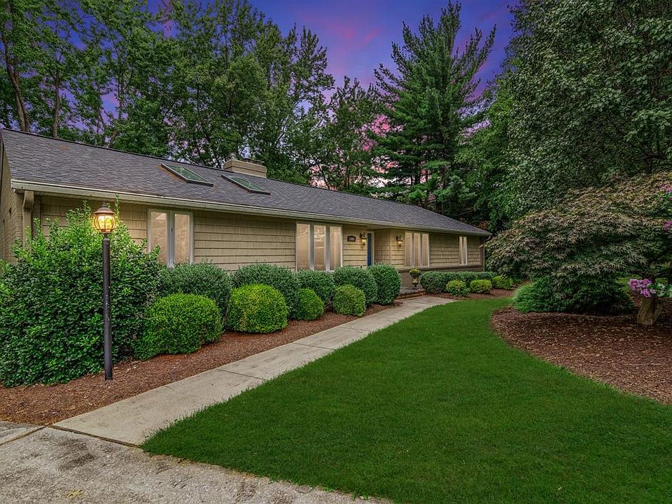 1st image of 1046 Stonegate Dr