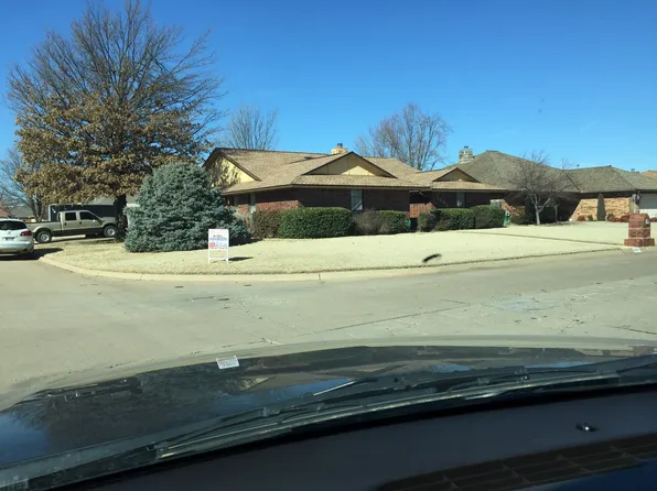 1006 Briar Ridge Rd, Enid, OK 73703