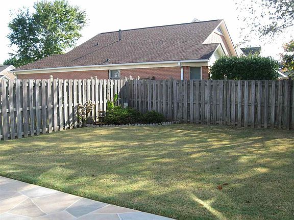 5th image of 33 Arbours West Ln