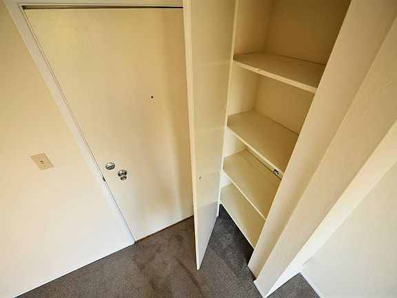 5th image of 2801 Summit St APT 202