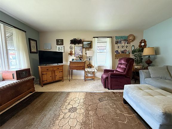 4th image of 2311 Country Club Rd