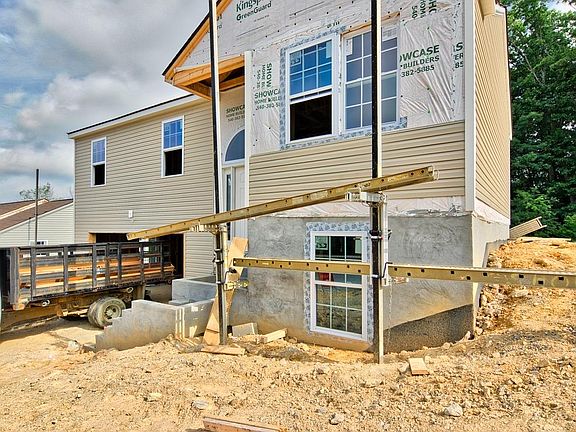 5th image of 225 Robin Hood Dr