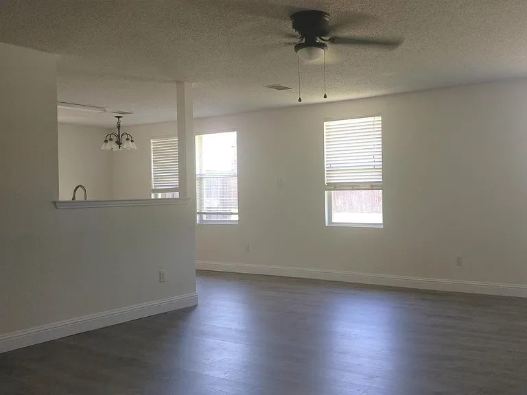 2644 Windy Point Ct — Photo 5