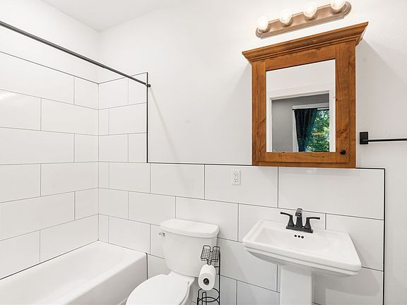 5th image of 130 Dogwood Pl