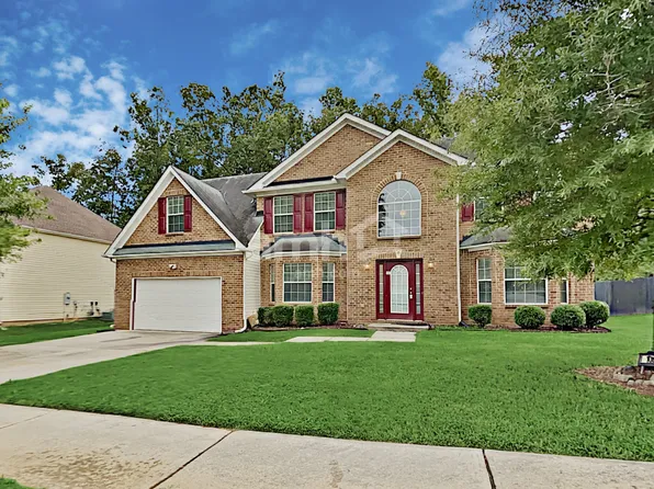 104 Macbeth Dr, Hampton, GA 30228