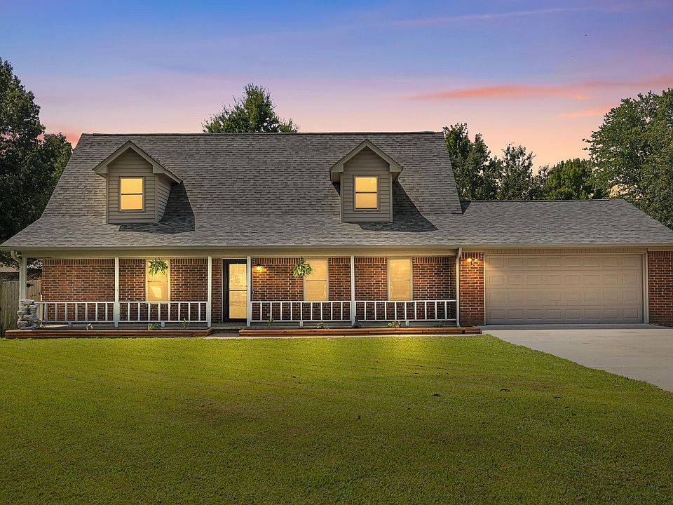 1st image of 27 Forest Dr