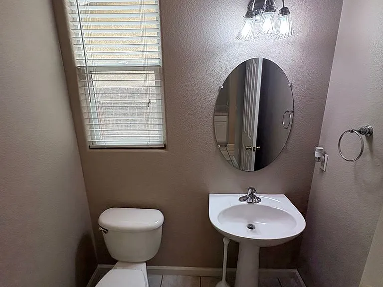 1249 N Julieann Ct — Photo 32