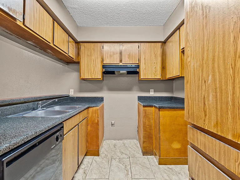 Towne East Village Apartment Homes — Photo 24