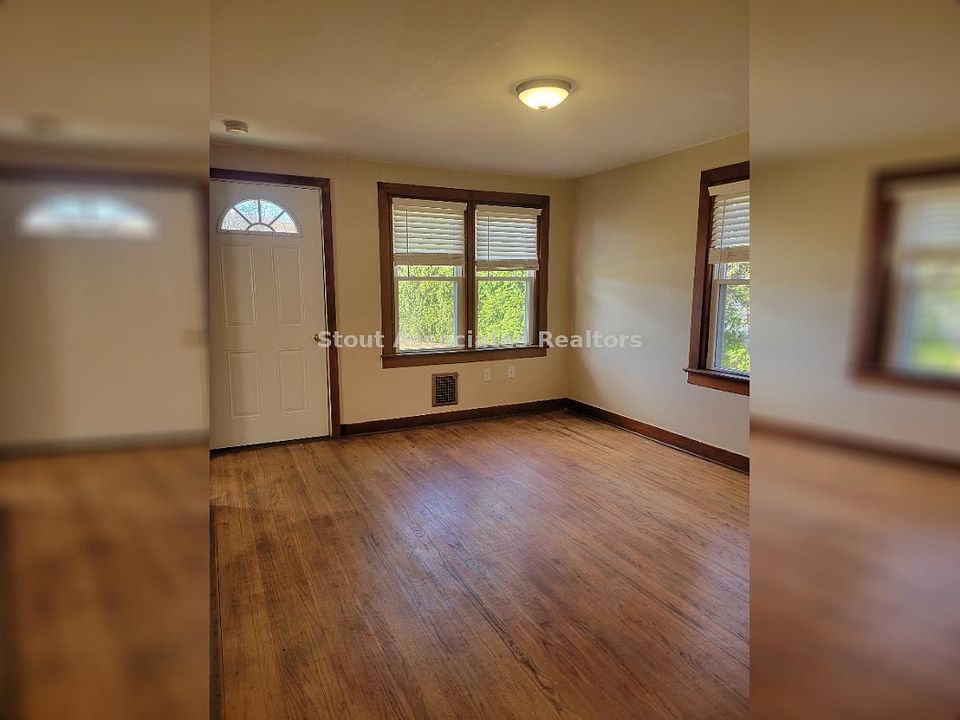 1st image of 349 N Centre Ave