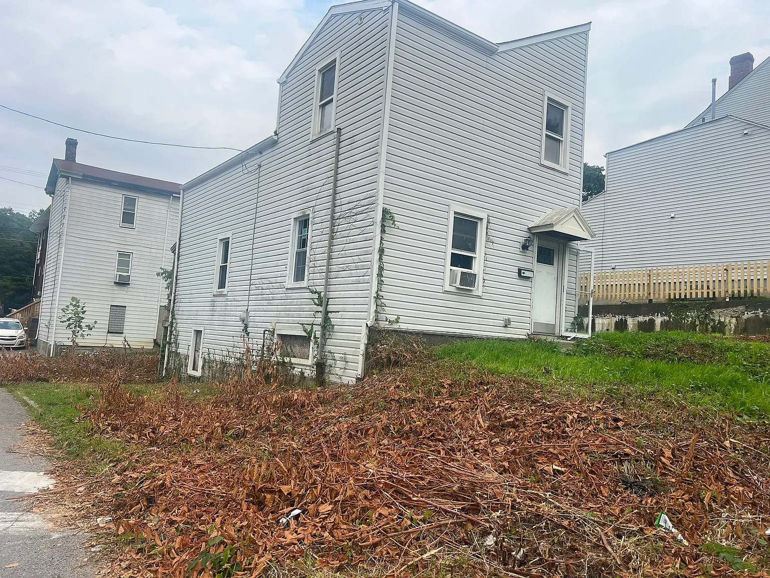 3 bed, 1195 sqft, $1,650 — Photo 1