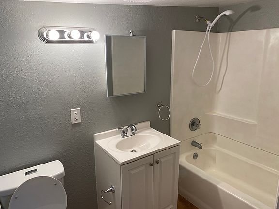 4th image of 1433 Coolidge Ave #103