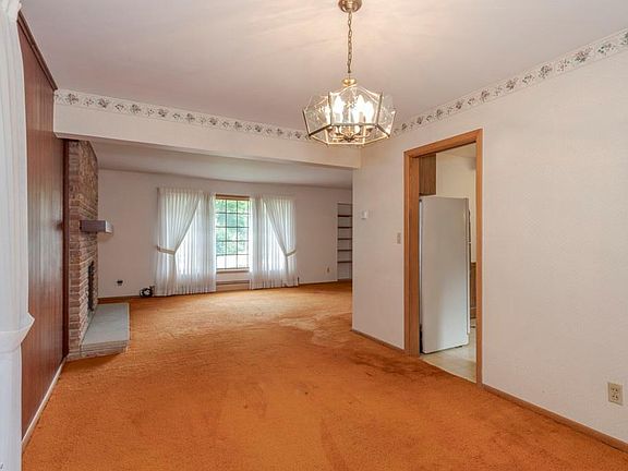 4th image of 24054 Glenbrook Blvd