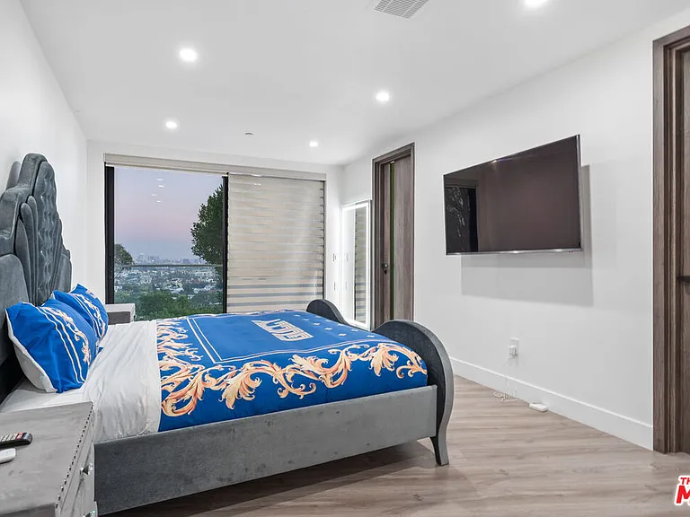 6181 Temple Hill Dr — Photo 39