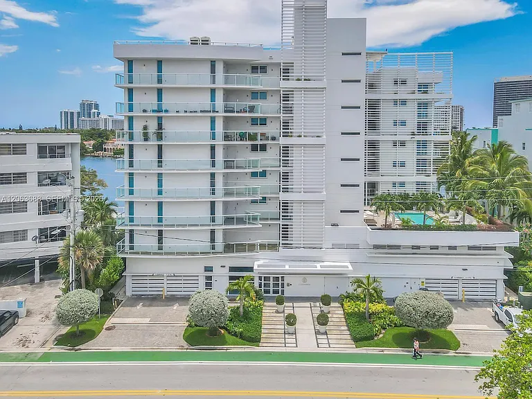 9821 E Bay Harbor Dr #706 — Photo 27