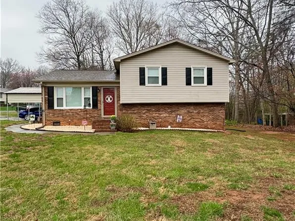 7258 Reynolda Rd, Pfafftown, NC 27040