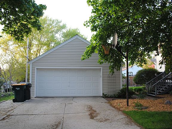 3rd image of 250 S 12th Ave