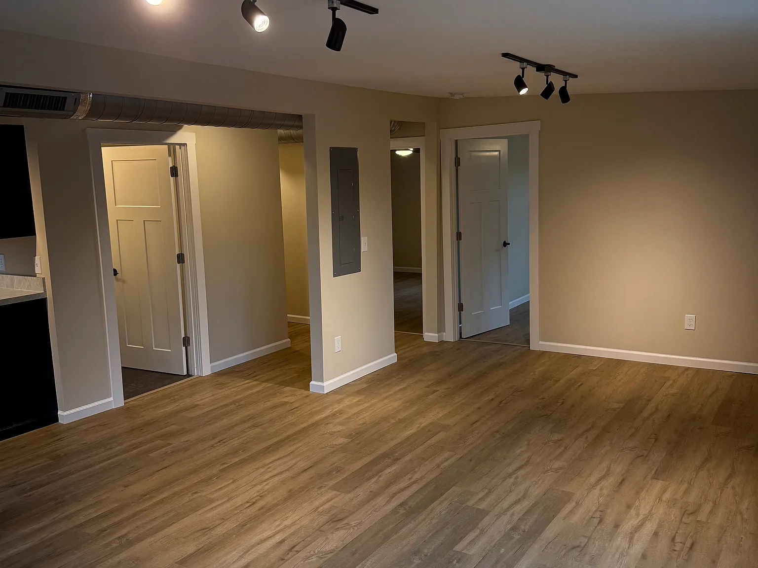 2 bed, $1,650 — Photo 3